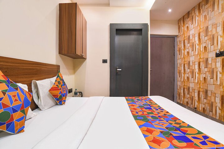 Room 19 of 34
