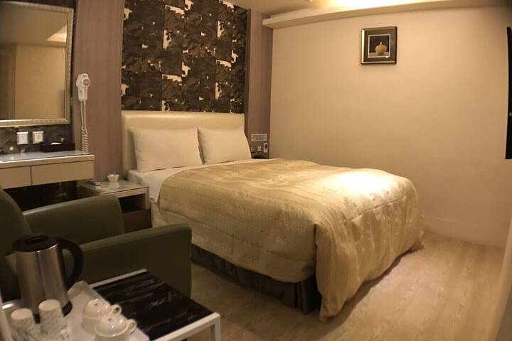 Room 14 of 100