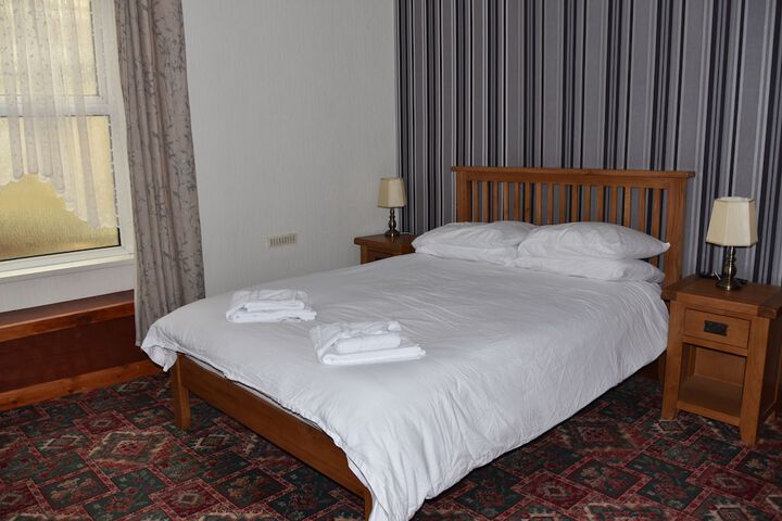 Room 6 of 28