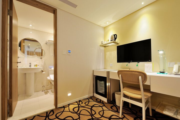 Room 36 of 171