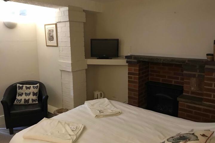 Room 7 of 27