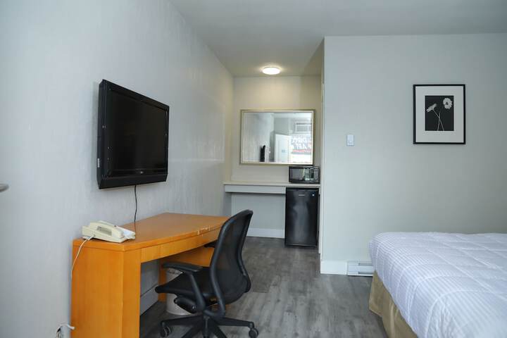 Room 4 of 36
