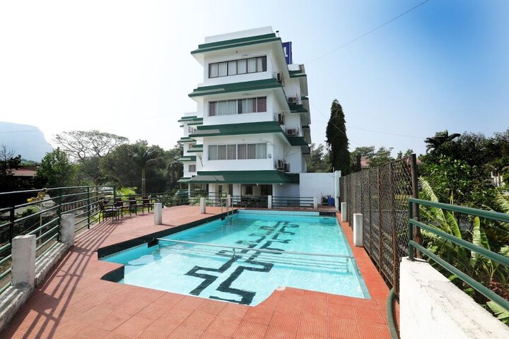 Hotel with Pool
