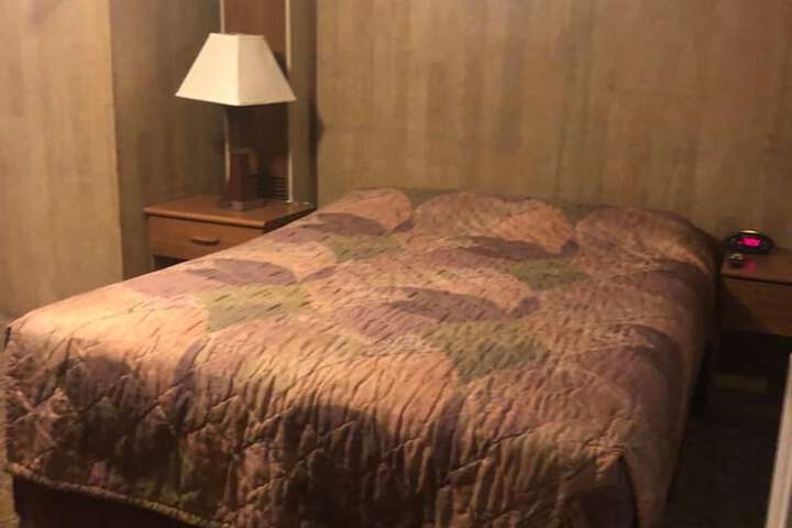 Room 13 of 19