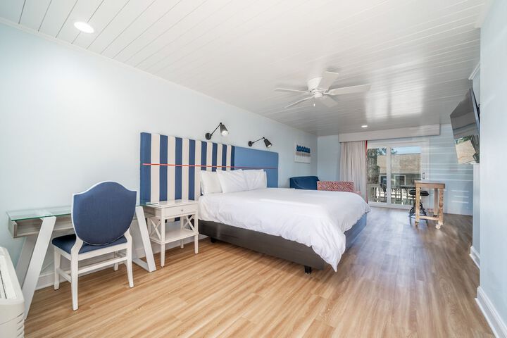 Studio Suite 1 King Bed with Sofa Bed Resort View (17 of 40)