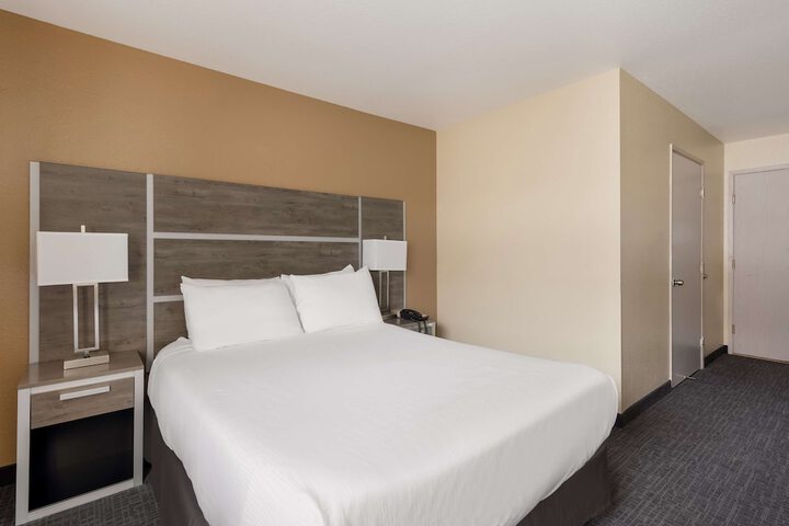 Room 15 of 27