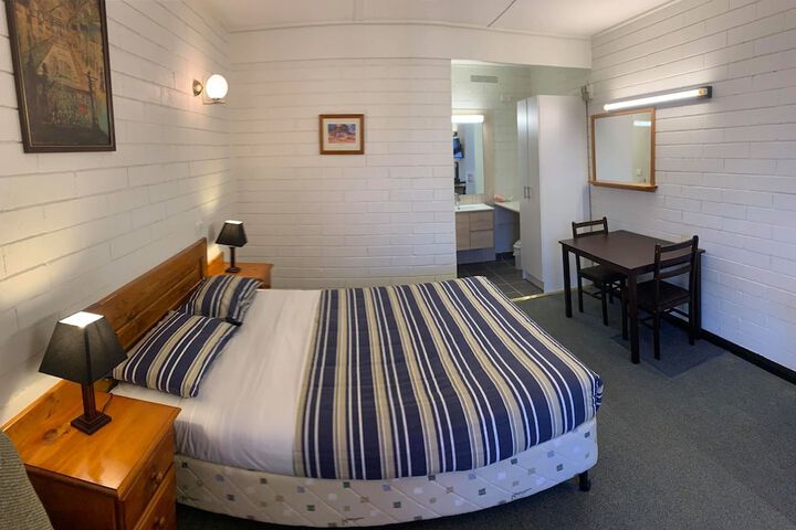 Room 2 of 54