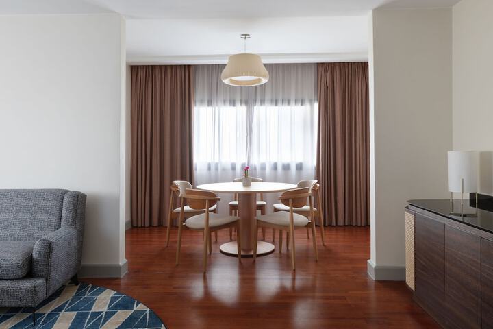 Room 18 of 124