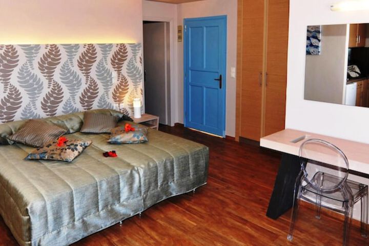 Room 6 of 34