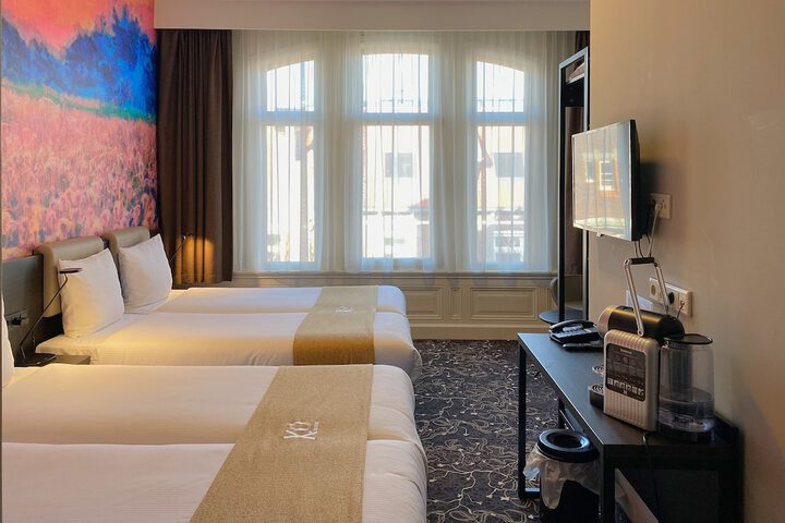 Room 4 of 42