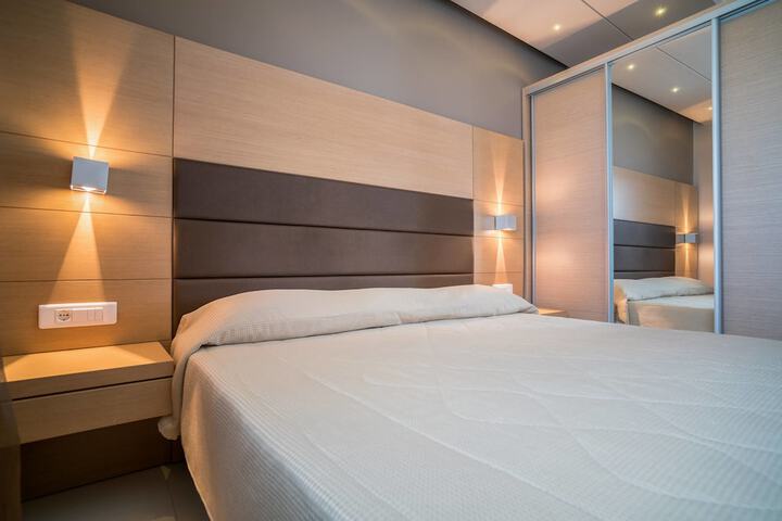 Room 3 of 93