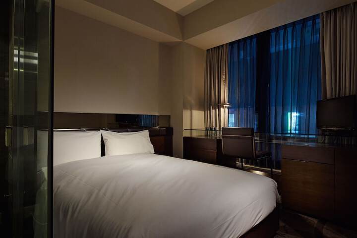 Room 10 of 52
