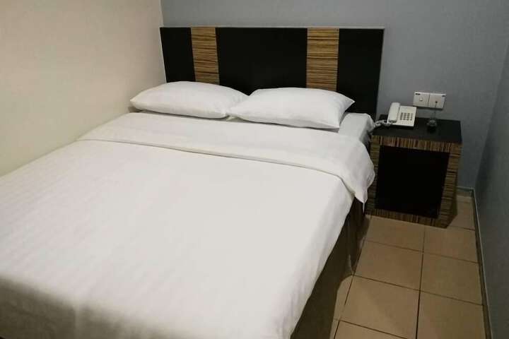 Room 21 of 34