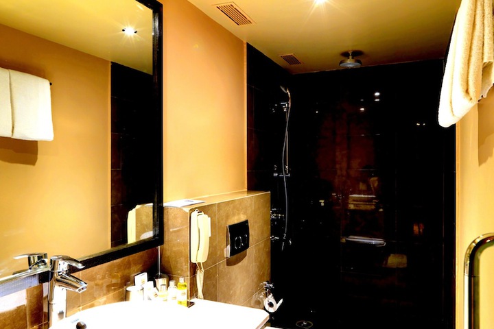 Room 16 of 33