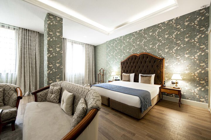Room 5 of 18