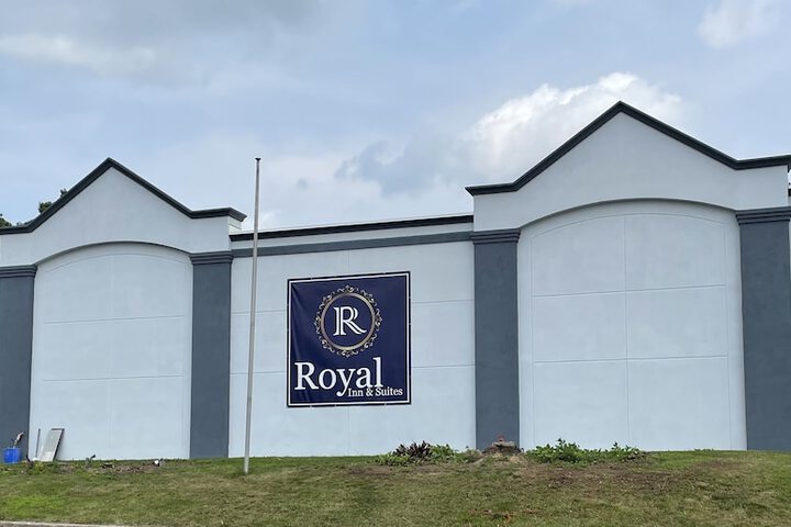 The Royal Inn &  Suites in Akron, OH