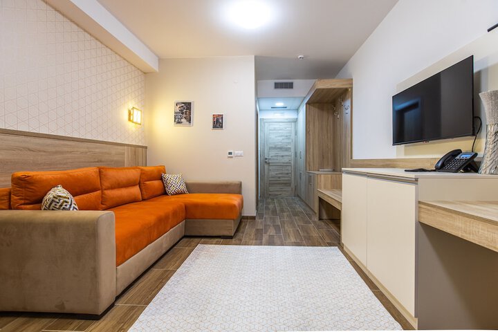 Room 7 of 14