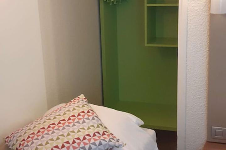Room 9 of 65