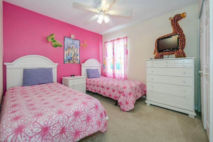 Room 5 of 27
