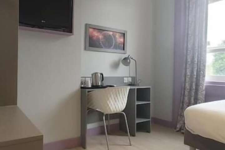 Room 4 of 11