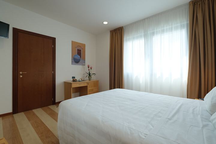 Room 33 of 53