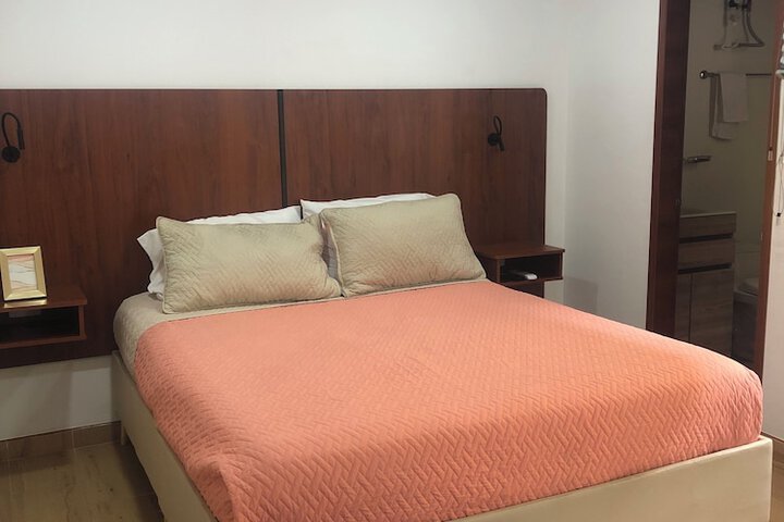 Room 6 of 27