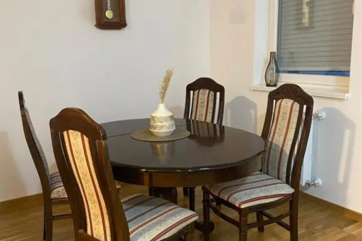 Room 5 of 11