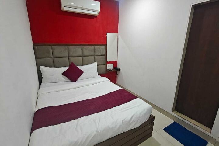 Room 10 of 27