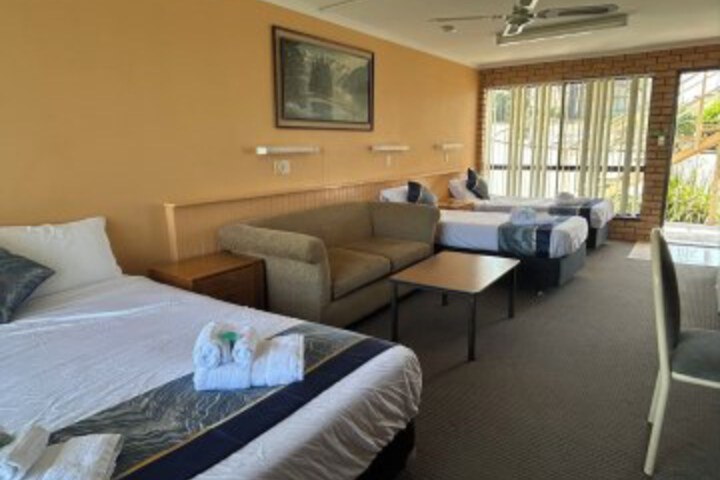 Room 16 of 48