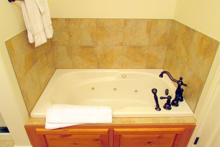 Hot Tub 82 of 98