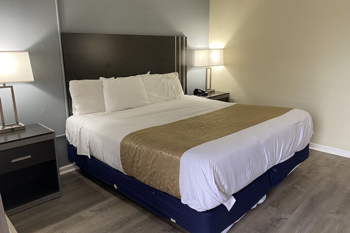 1 King Bed (16 of 23)