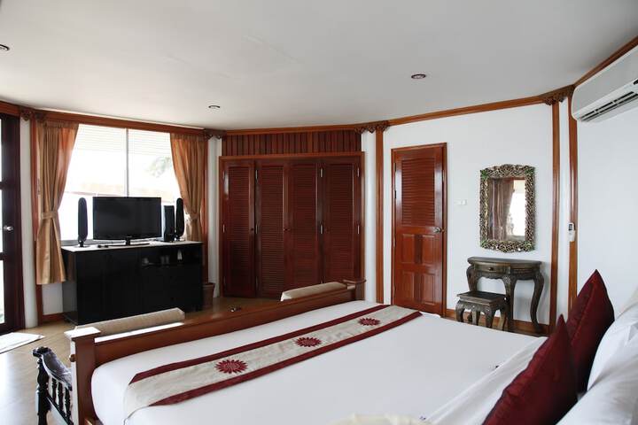 Room 5 of 112