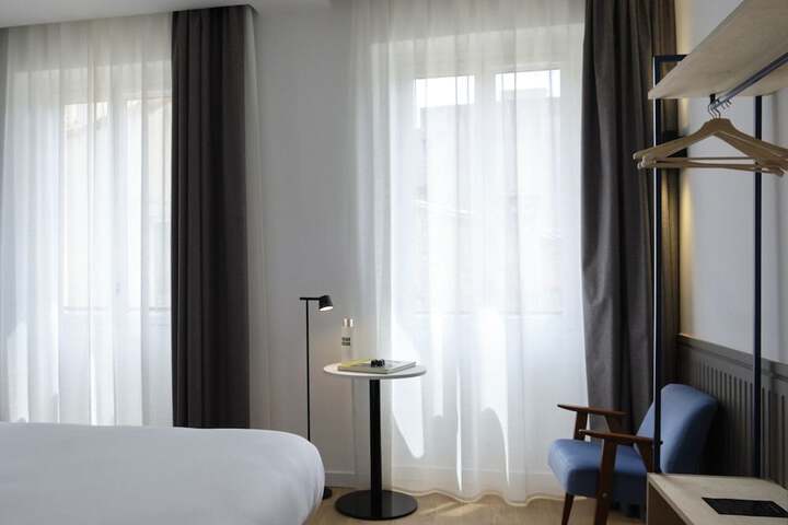 Room 27 of 47