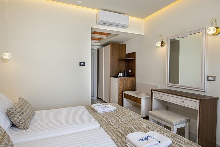 Room 5 of 156
