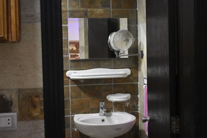Room 15 of 36