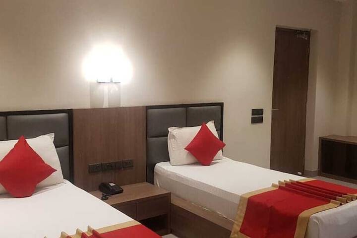 Room 5 of 9