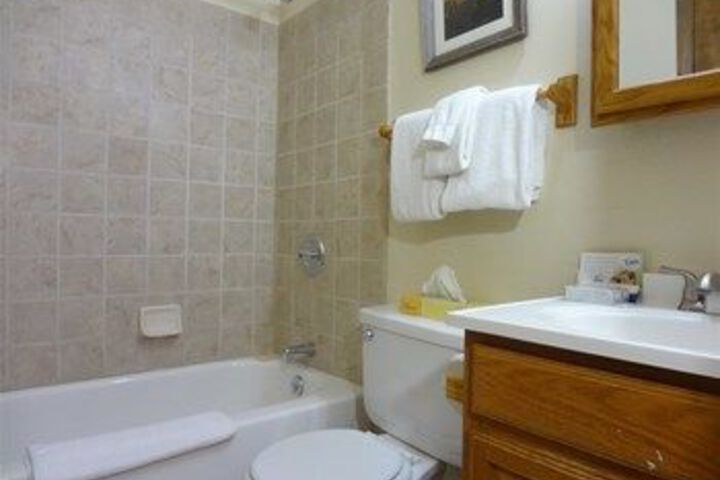 Room 9 of 105