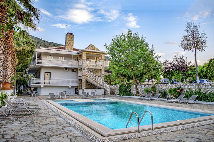 Pool 16 of 28