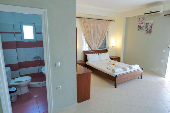 Room 15 of 103