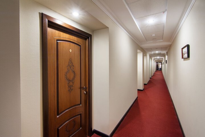 Ballroom/Hall 29 of 32