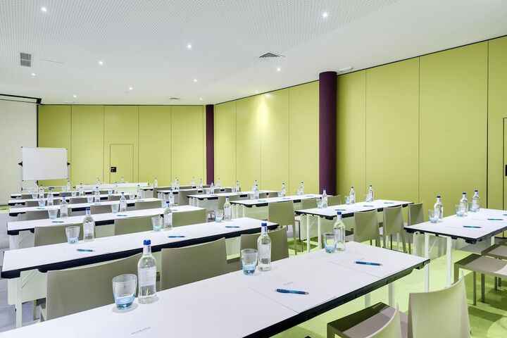 Business Center 100 of 108