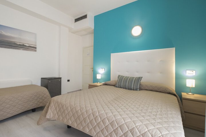 Room 9 of 37