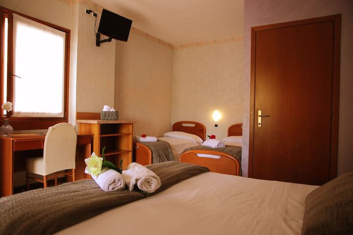 Room 7 of 40