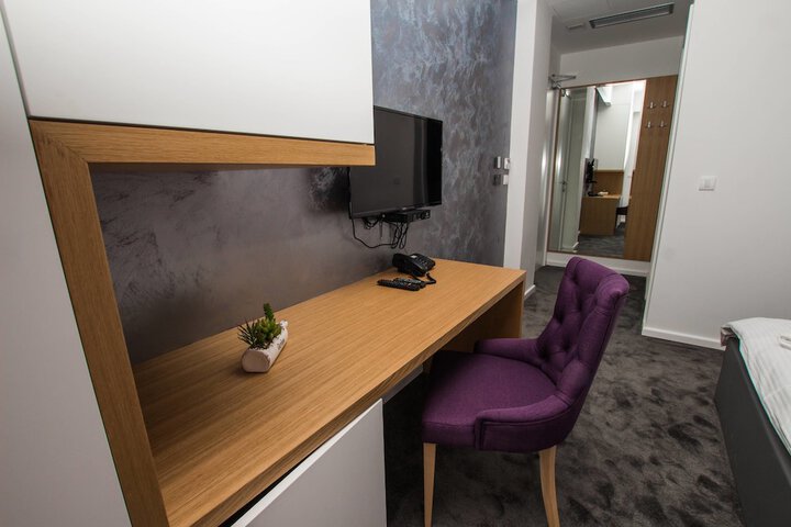 Room 36 of 76