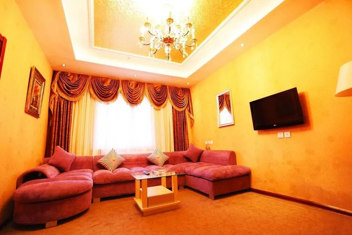 Room 6 of 11