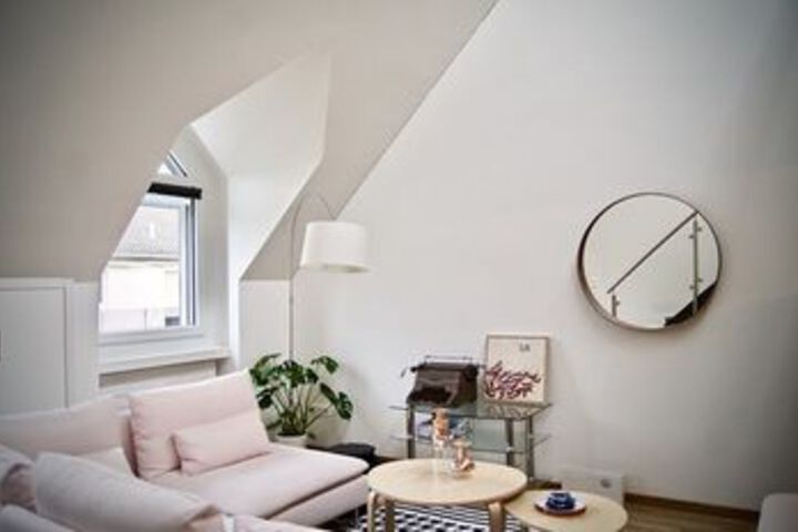 Room 4 of 100