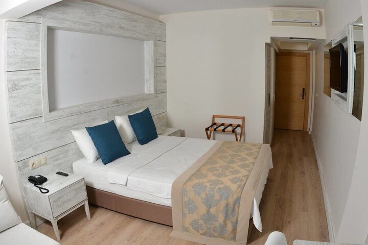 Room 4 of 25