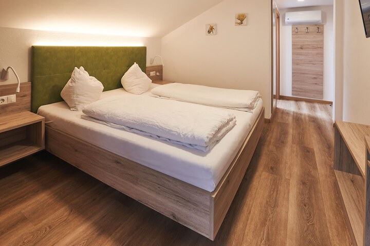 Room 3 of 41