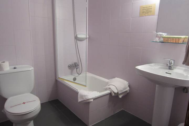 Room 17 of 28