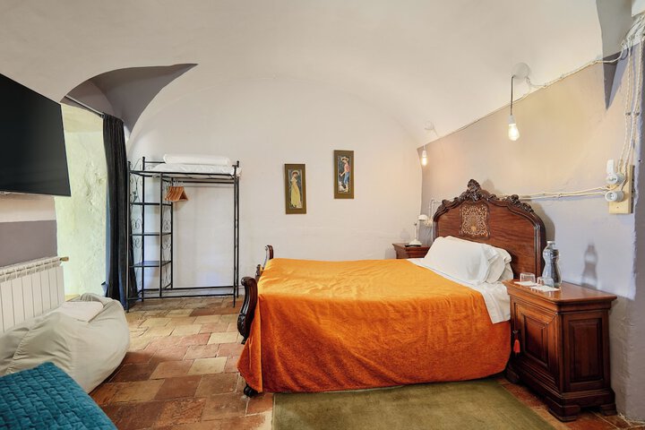 Room 9 of 28